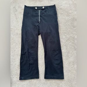 Black high waisted Freddy capris